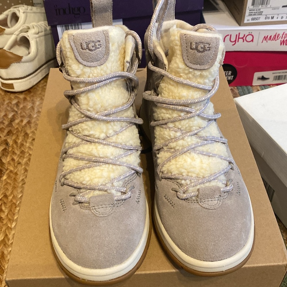 Ugg Lakeside Heritage - image 2